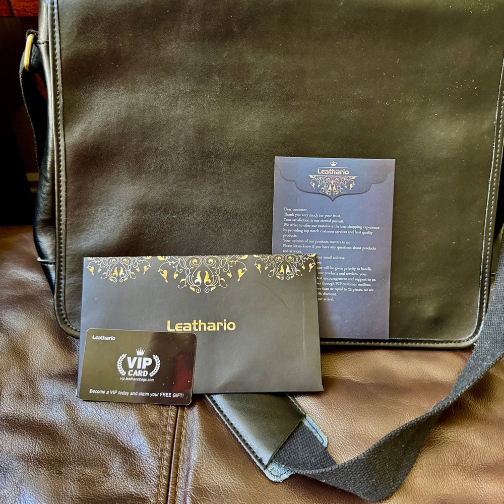 “Leathario” Messenger Bag Black Leader